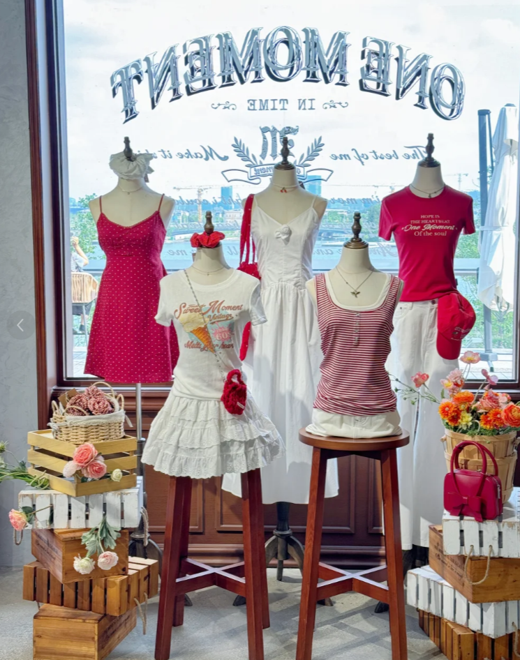 內地服裝品牌連鎖店One Moment鄭州銀泰店(小紅書)