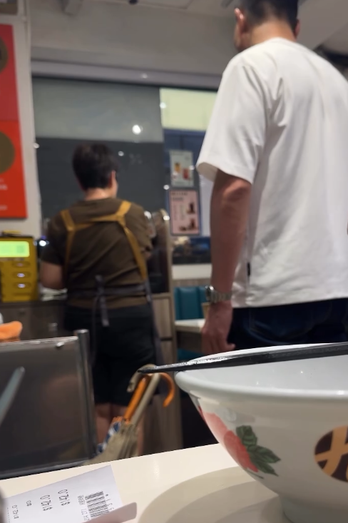 食客吃完牛坑腩外賣後,回到餐廳大鬧獲退款(Threads)