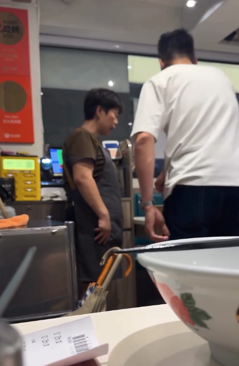 食客吃完牛坑腩外賣後,回到餐廳大鬧獲退款(Threads)