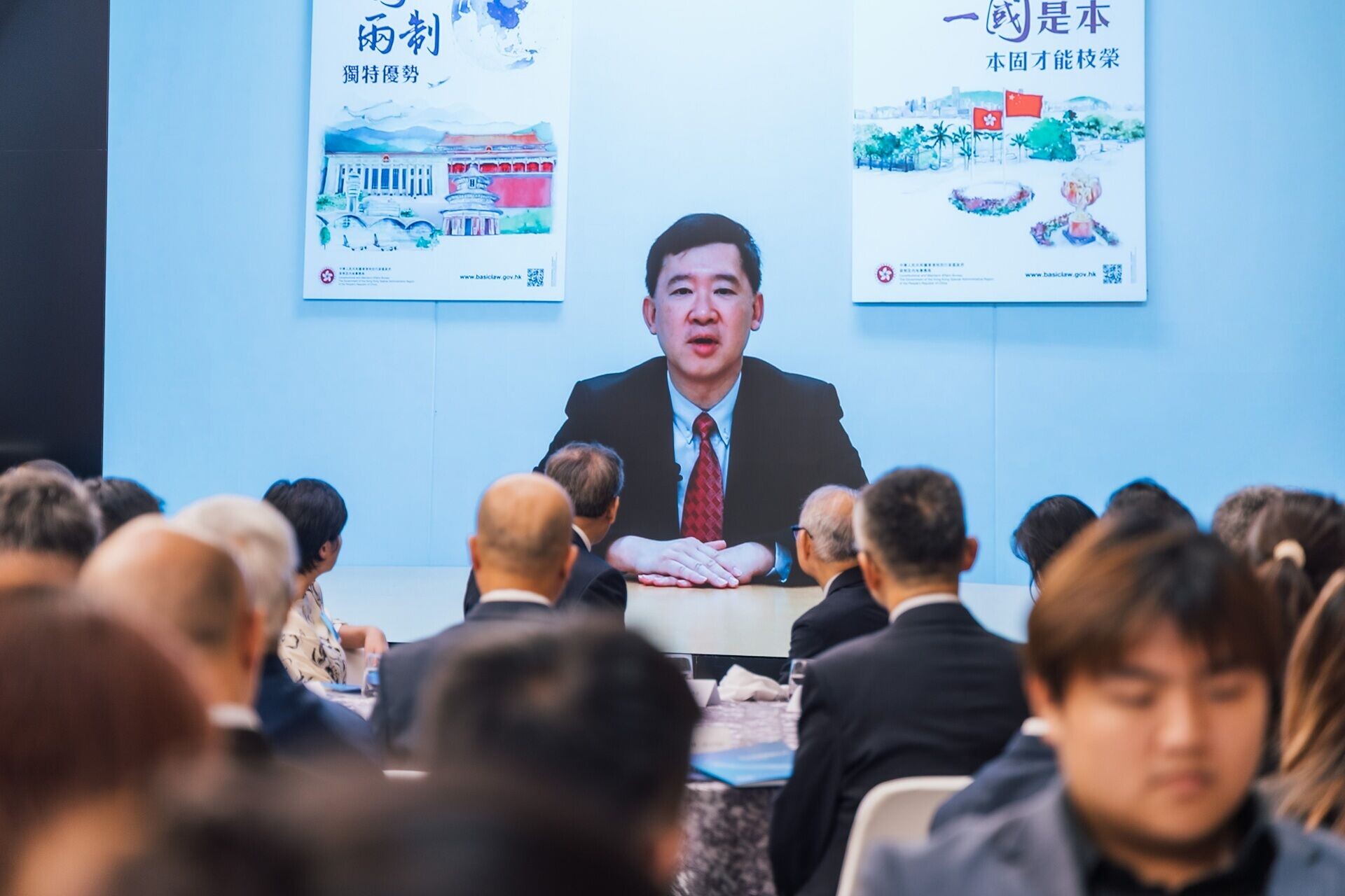 典禮由政制及內地事務局副局長胡健民先生 MH,JP、中聯辦青年工作部二級巡視員崔峰先生、及香港人才服務辦公室總監陳海勁先生同時線上線下擔任主禮嘉賓 1