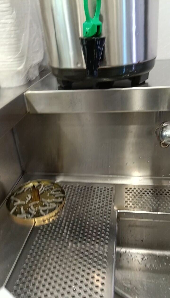 1點點涉嫌在工作操作台出現已燃盡蚊香灰