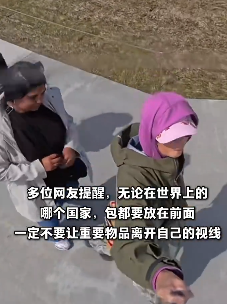 一名中國遊客6月16日在冰島著名景點黃金瀑布遊玩時,遭兩名女子扒竊錢包,其Insta360運動相機意外記錄下全過程。(影片截圖)