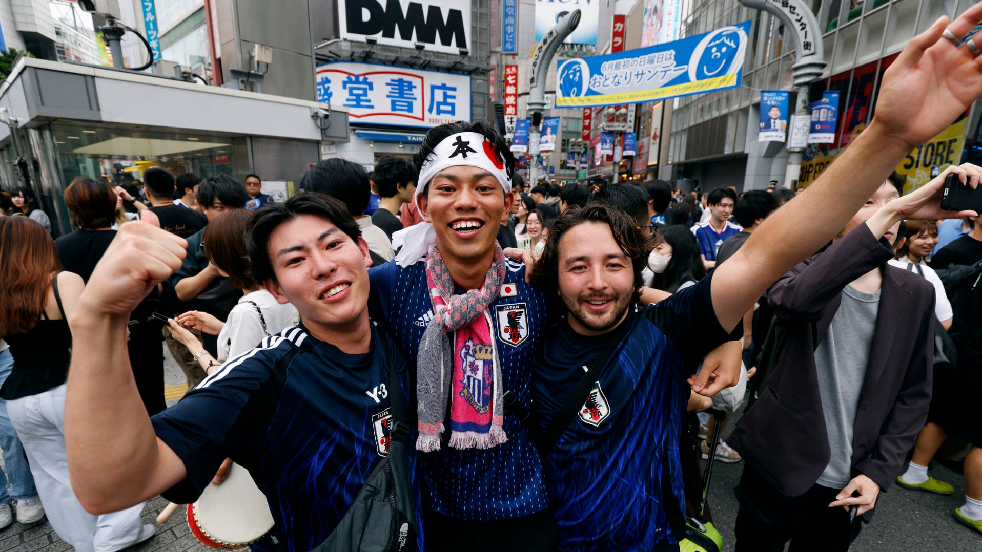 2026 06 21T070419Z 474958663 UP1EM6L0JN47E RTRMADP 3 SOCCER WORLDCUP TUN JPN FANS TOKYO
