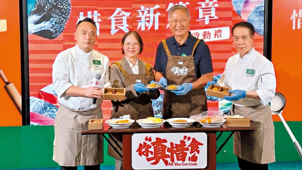 美心昨舉行「惜食新篇章」啟動禮，黃淑嫻(左二)呼籲市民做好惜食減廢、廚餘回收工作。(關淑婷攝)