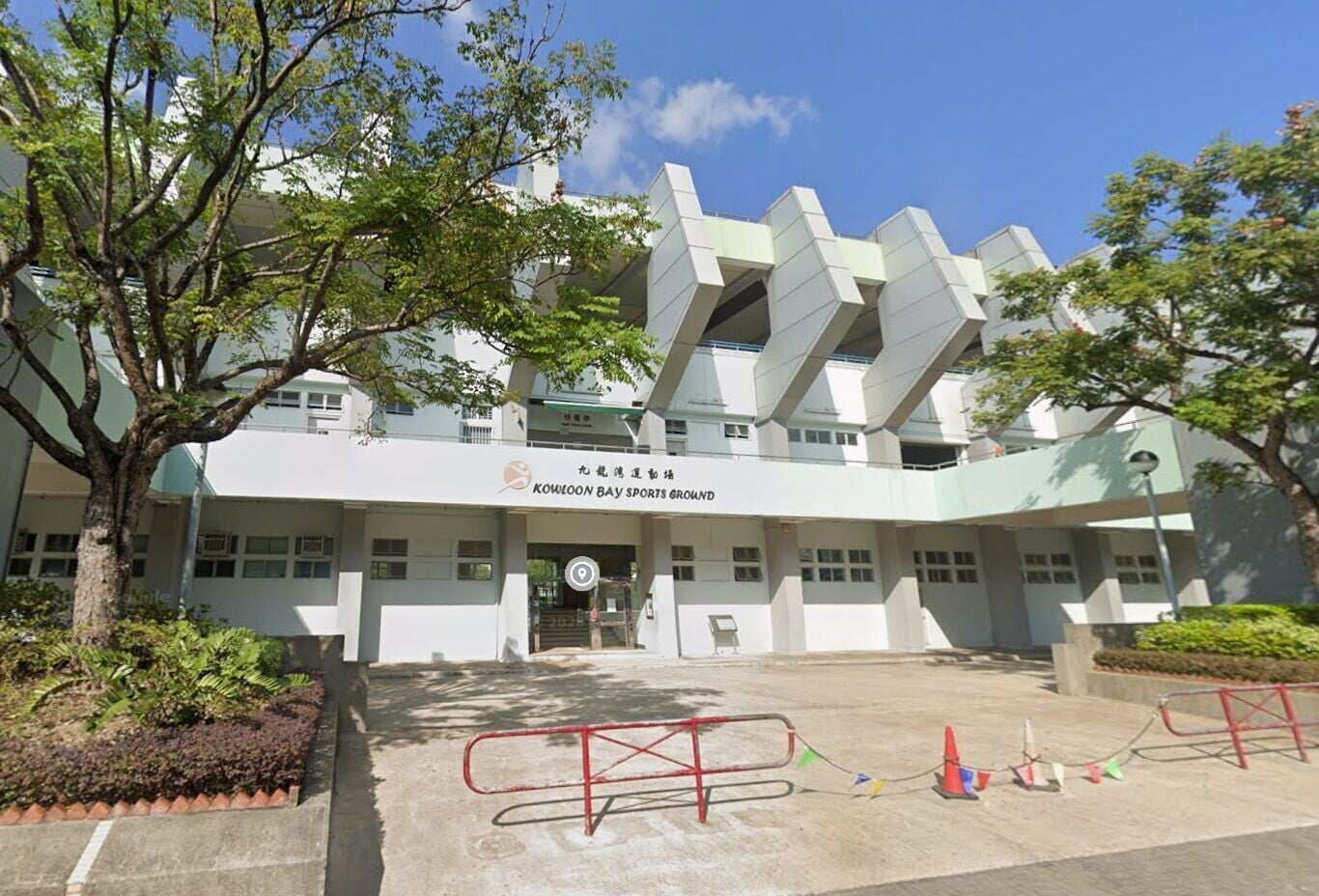 九龍灣運動場男工遭工程車輾過被壓車底 當場傷重不治