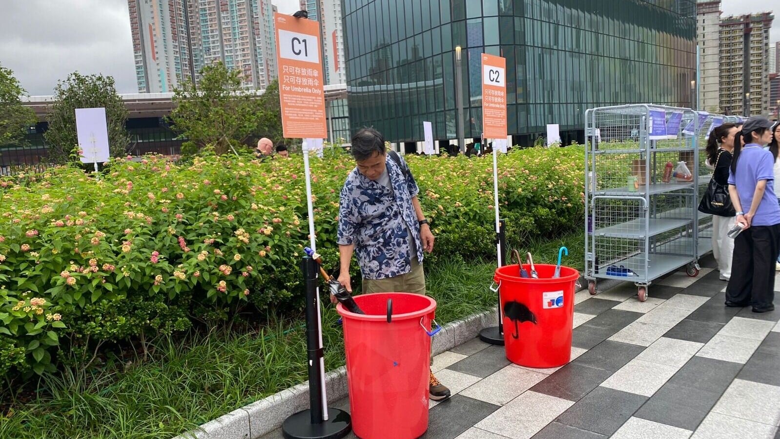 韓團i-dle啟德主場館開騷　體育園：超35厘米雨傘需寄存（啟德體育園圖片）