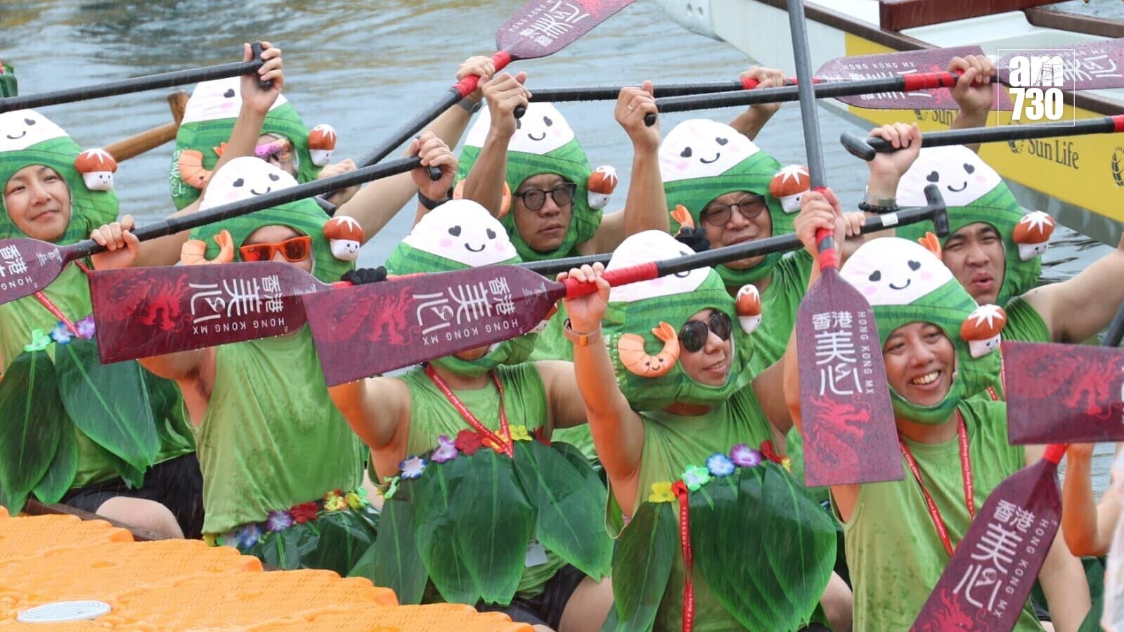 參賽隊伍紛紛發揮創意以趣怪造型亮相。(周令知攝)