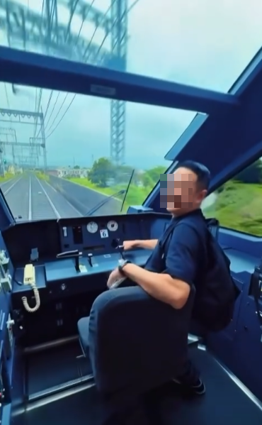 港人遊日乘錯車獲安排暫待乘務室,握手掣狂擺拍被抨擊(Threads)