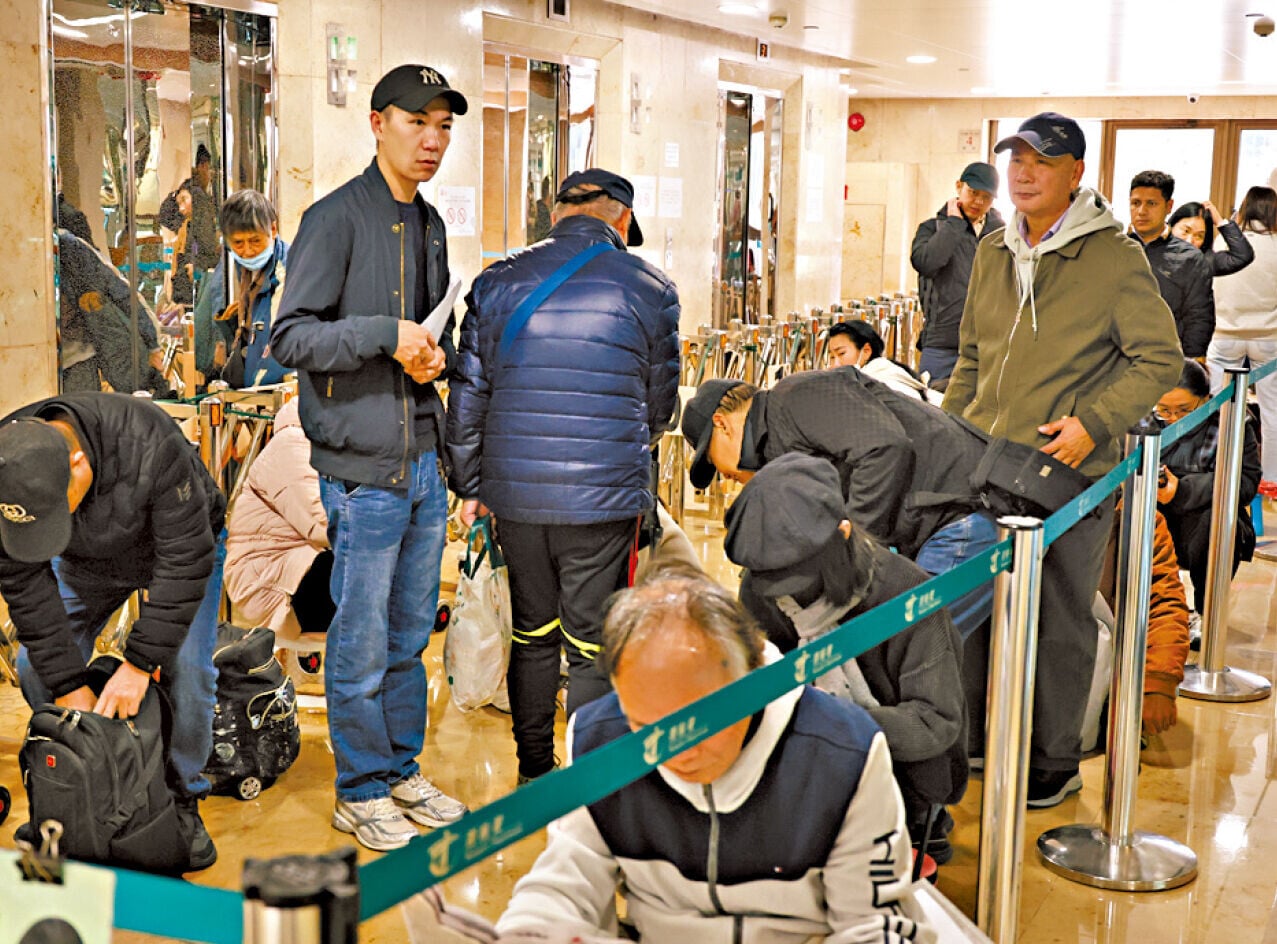 申訴專員公署認為櫃位服務安排、預約及派籌機制存在不足。(資料圖片)