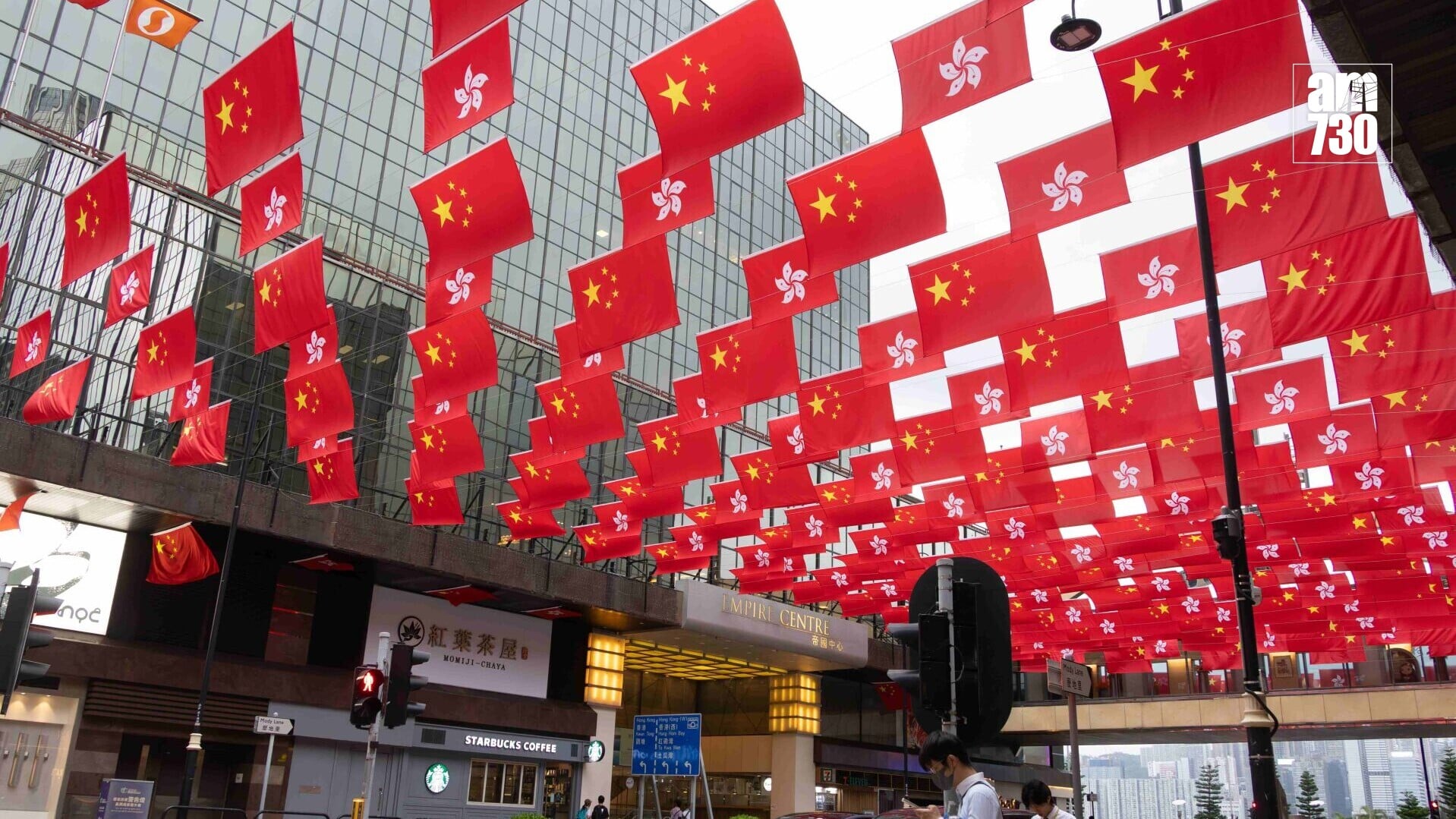 國家移民管理局公布，出入境管理局就內地居民前往港澳地區定居的四類審批條件，發出公告。(蘇文傑攝)
