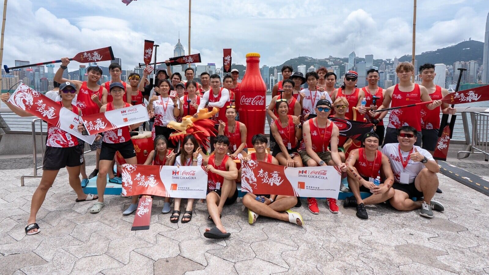 香港太古可口可樂員工與香港青年協會的應屆DSE考生及大專青年組成了一支跨世代龍舟隊「志在必贏」。
