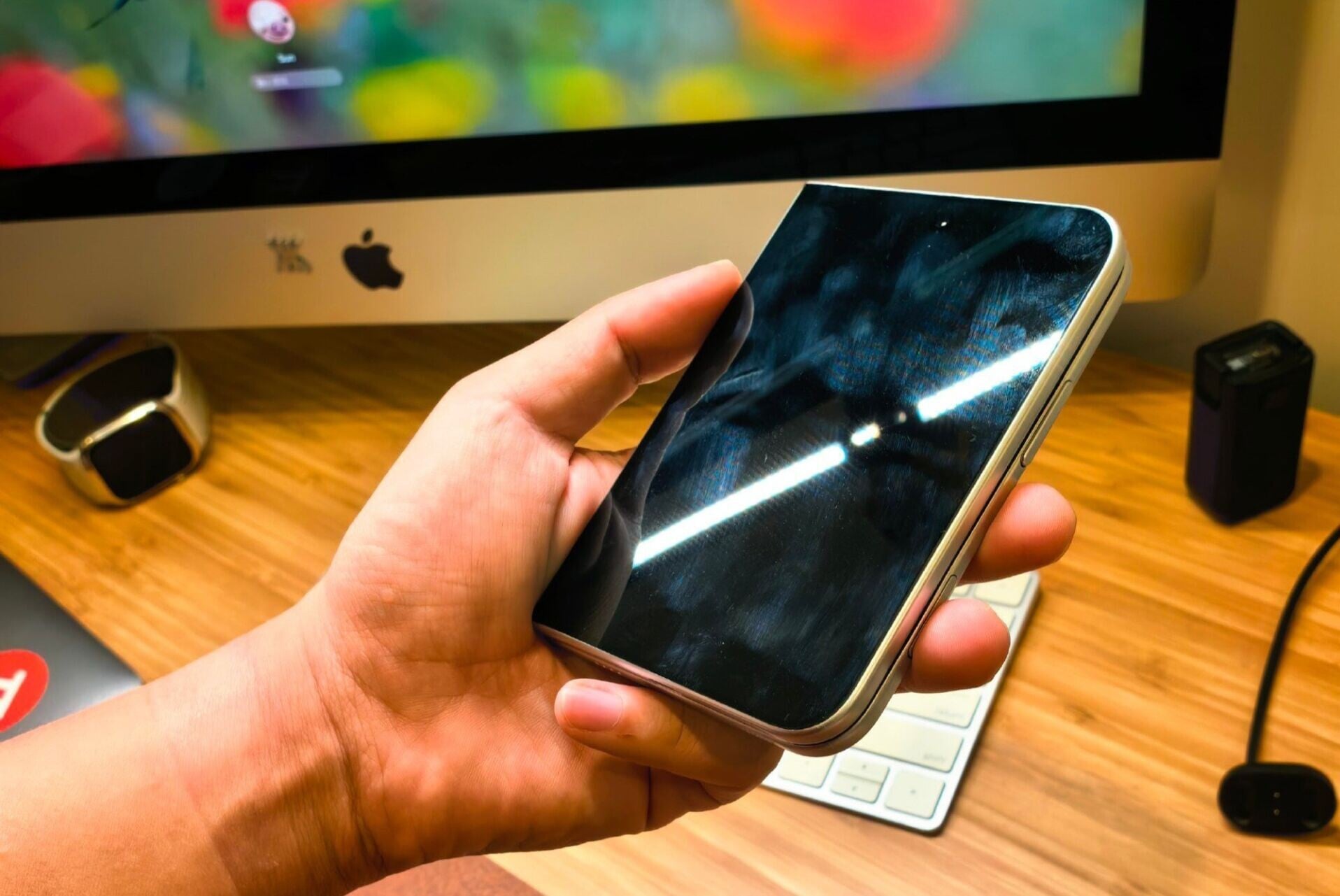 HKrXubhagAAyiPhone Ultra傳側邊以Touch ID指紋解鎖 為纖薄放棄Face ID(網上效果圖)yXg