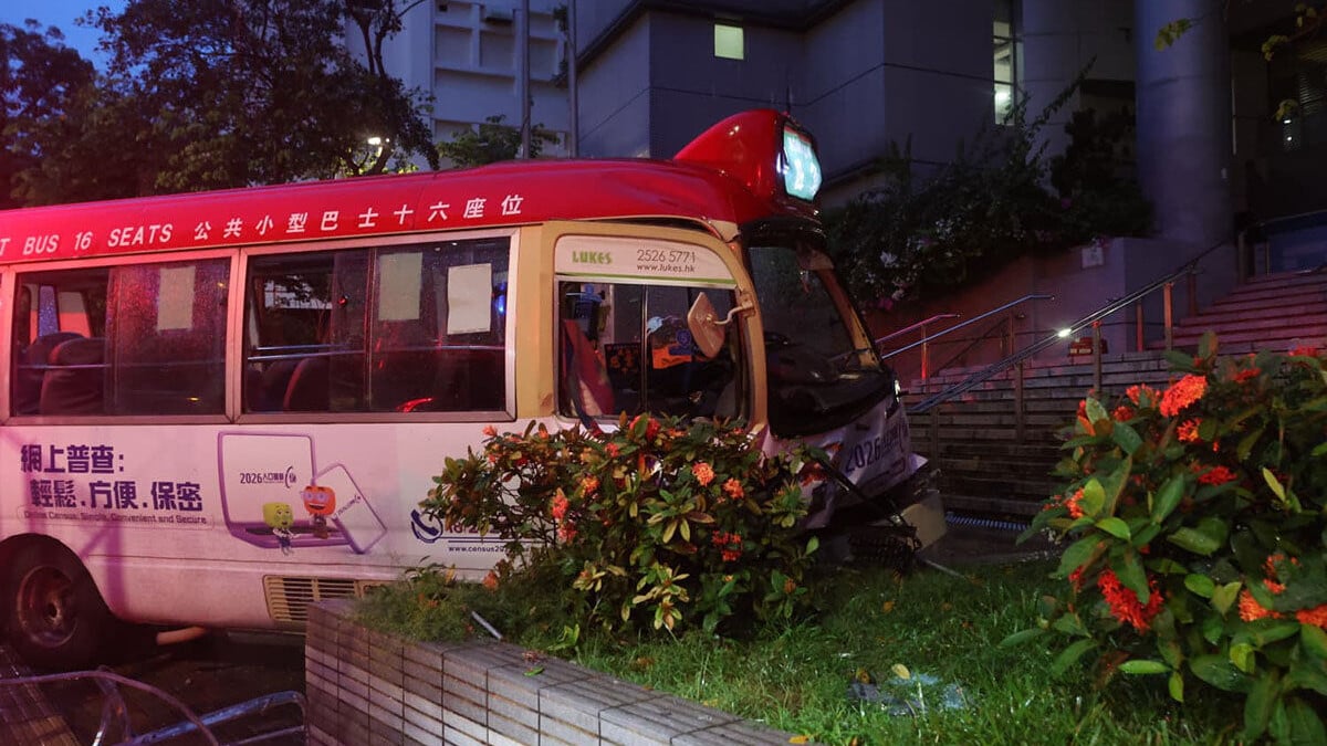 九龍城法院外小巴剷行人路致命車禍　肇事司機缺席聆訊官發拘捕令