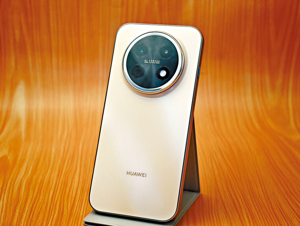 HUAWEI nova 15 Max中階手機實而不華。