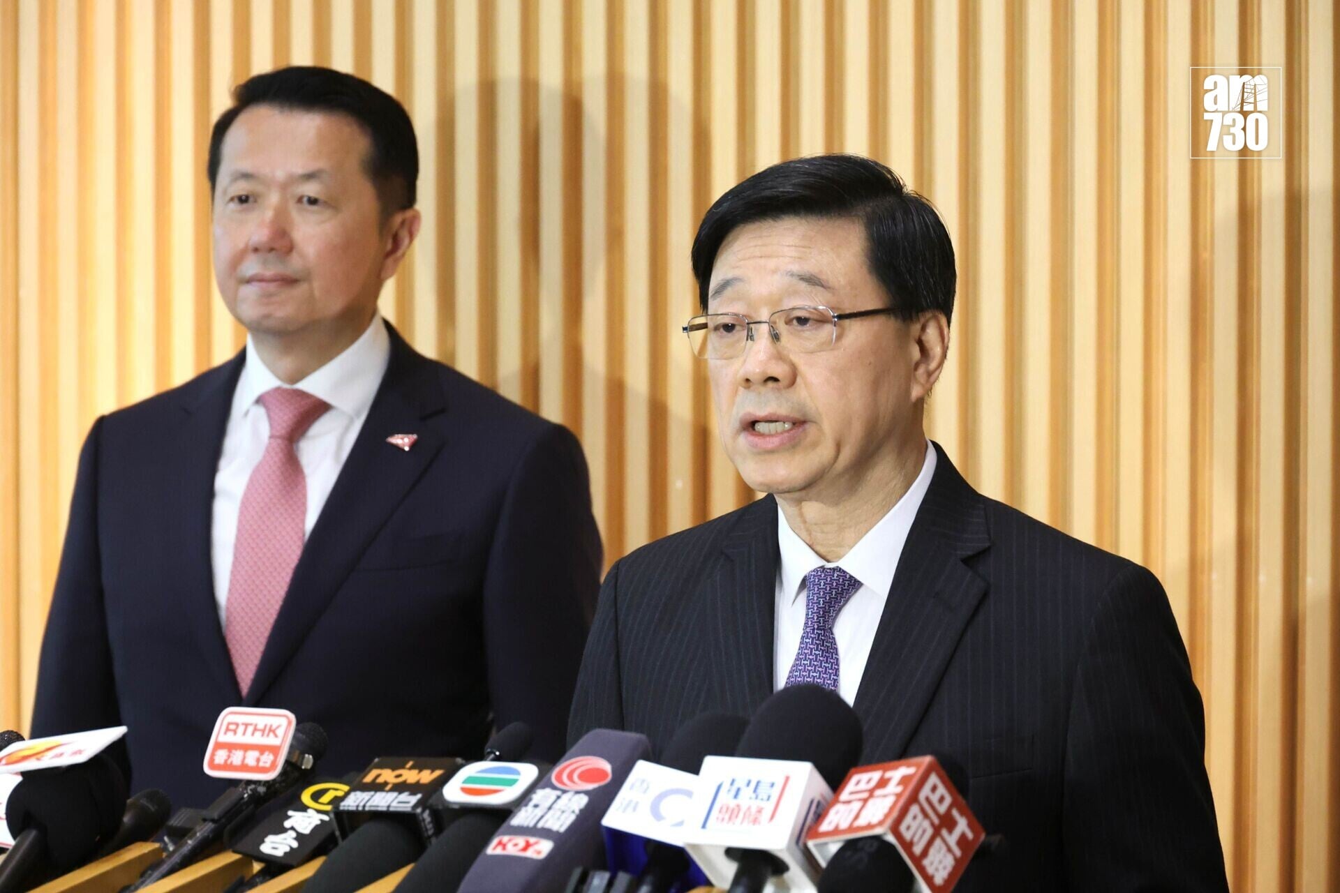 李家超表示對董建華辭世深感哀痛,謹代表香港特區,向他的家人致以深切慰問。(資料圖片)