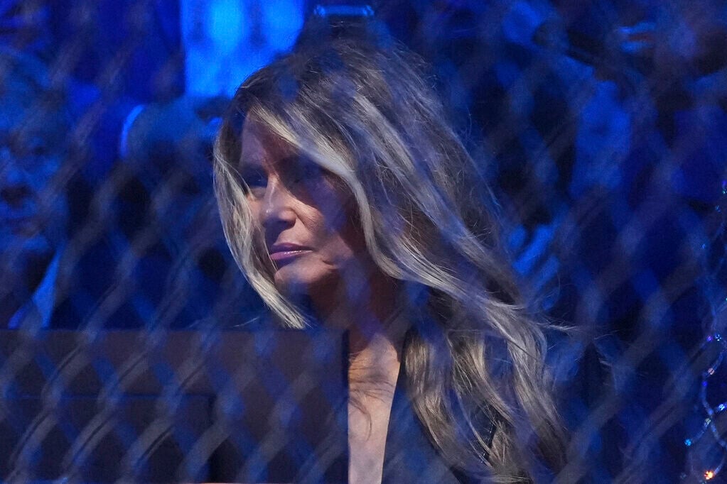 白宮辦UFC格鬥j賽,特朗普妻子梅拉尼婭場邊觀戰。(AP)