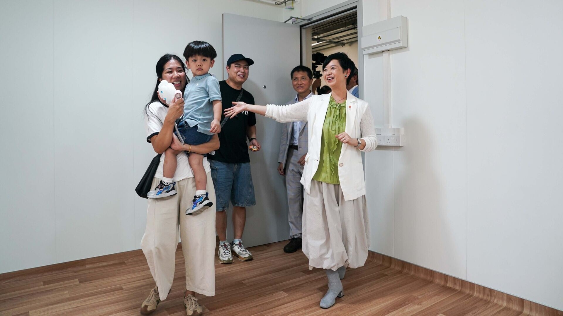 房屋局局長何永賢強調政府要做好房屋階梯，提供多元選擇，首要照顧基層住屋需要，故加速簡約公屋的供應。(資料圖片)