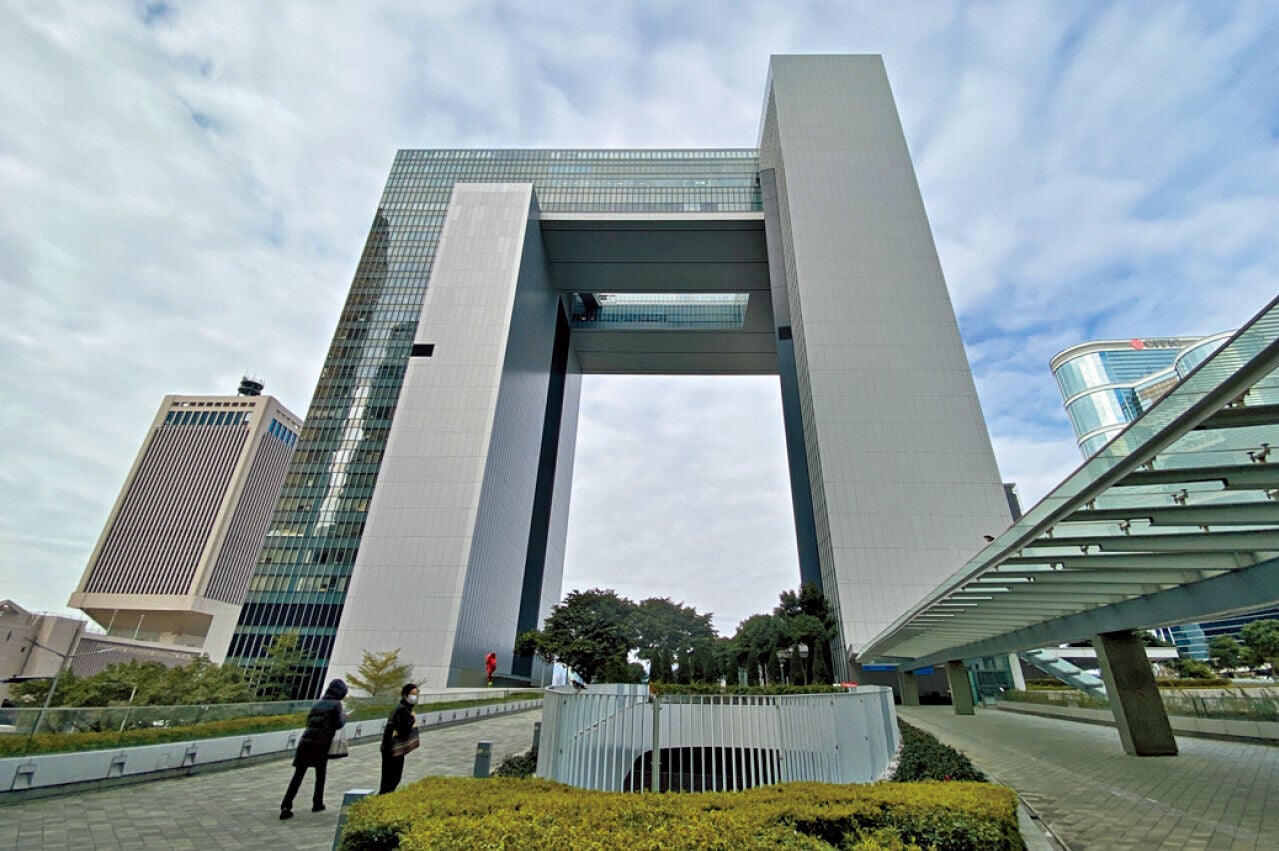 政府平衡多方面因素，得出上調公務員薪酬2%決定。(中通社圖片)
