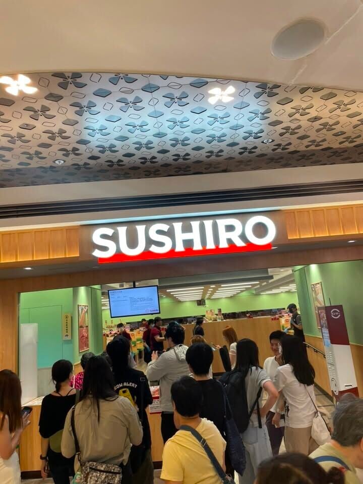 壽司郎日出康城店開幕,隨即大受康城居民歡迎排長龍。(日出康城Lohas Park fb)