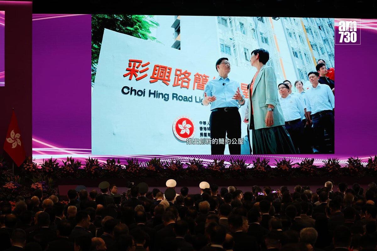 李家超表示,現屆政府解決香港累積多年的問題,包括縮短公屋輪候時間。(林俊源攝)