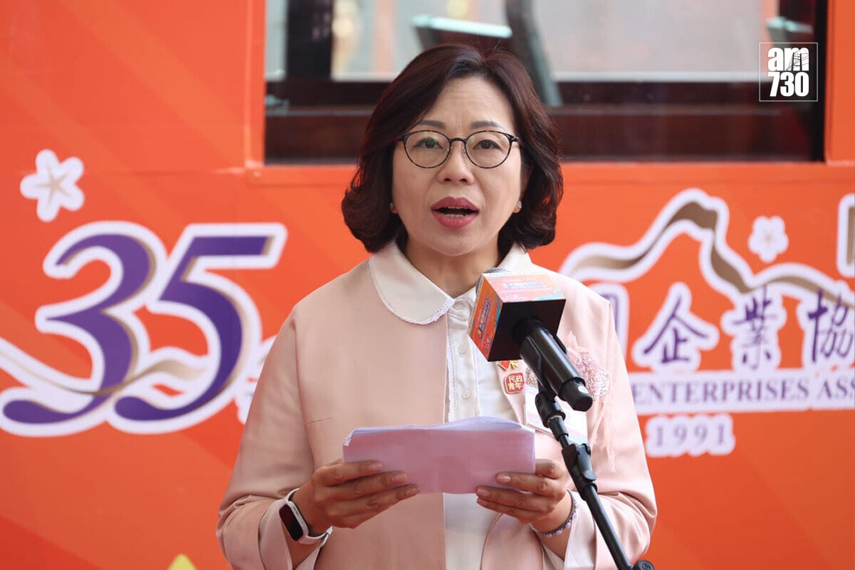 電車一連3日免費乘搭,麥美娟稱可鼓勵市民到不同社區消費遊覽。(周令知攝)
