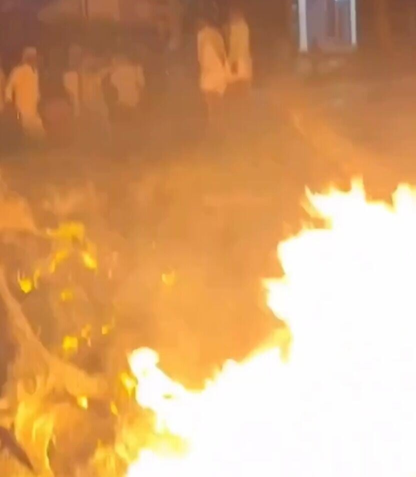 火焰與濃煙瞬間將死者吞噬