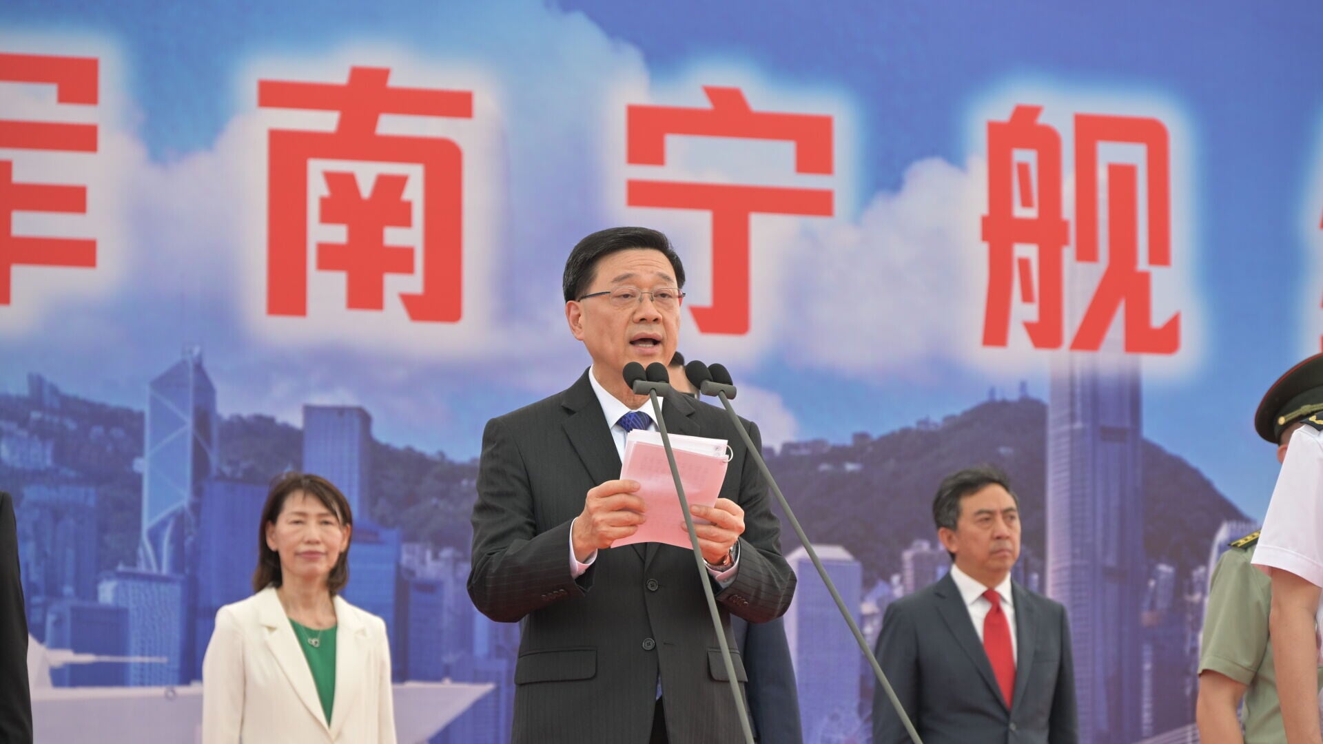 解放軍南寧艦及衡陽艦訪港　李家超：充分體現國家對香港高度重視