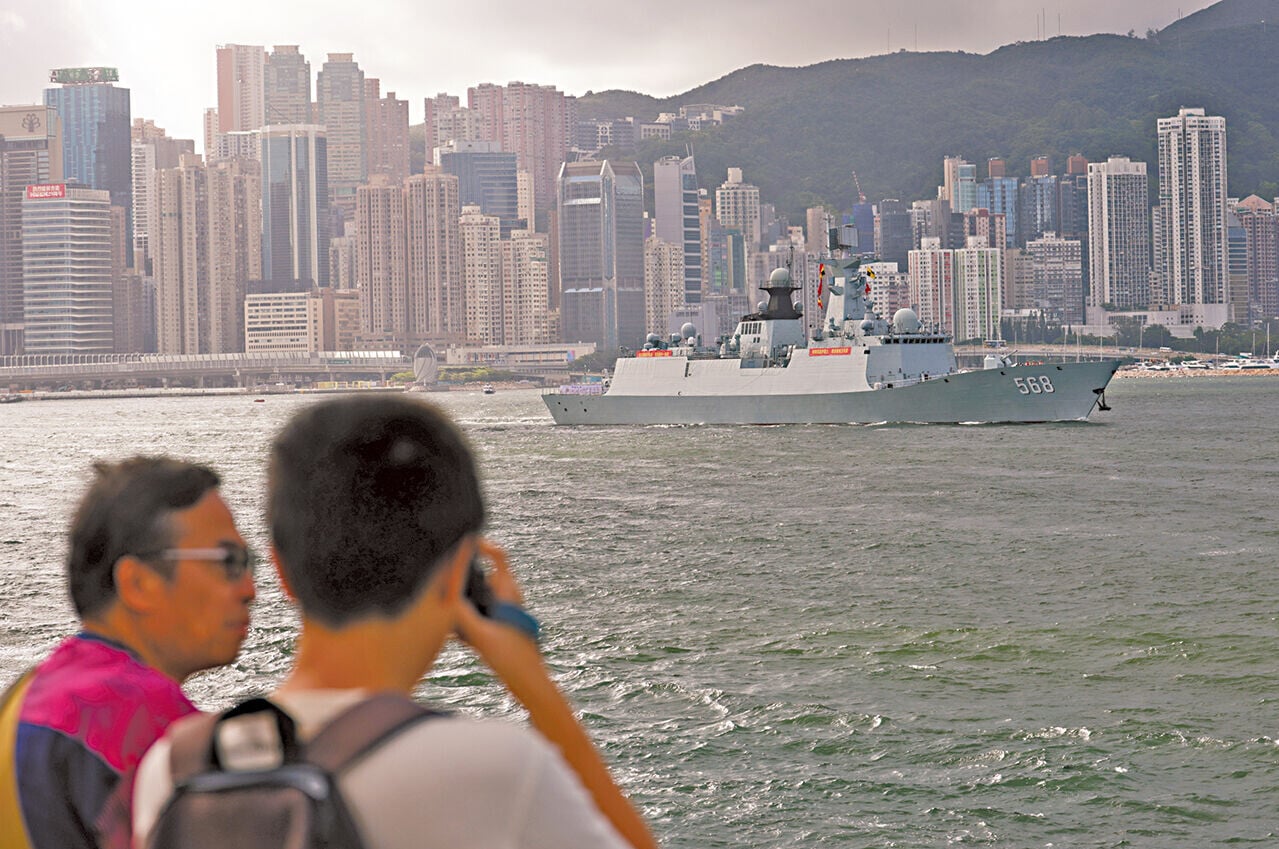 南寧艦 衡陽艦 訪港5天 市民維港兩岸搶先睹軍艦風采