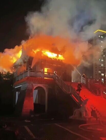 官方:雷擊火災主因是頂未安裝避雷針。(微博)
