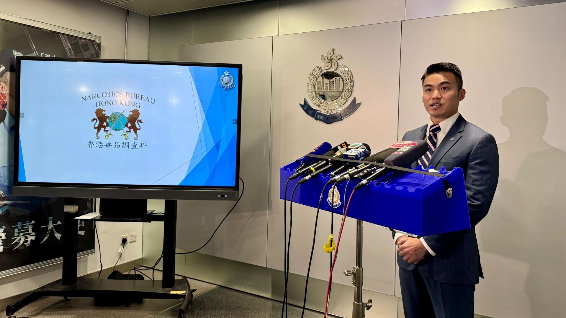毒品調查科行動組總督察林柏喬指出，販毒集團將毒品收藏在具備防X光功能的金屬容器內，企圖增加執法難度。