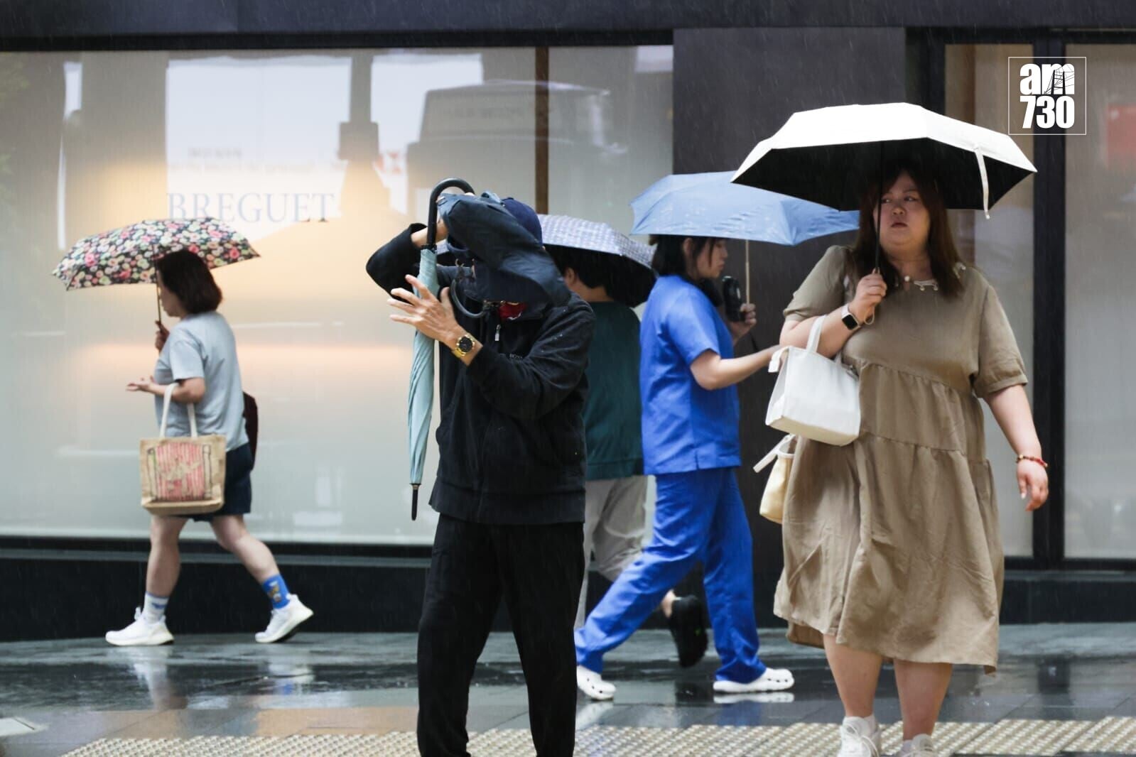 天文台:短期內本港廣泛地區或受大雨影響。(吳康琦攝)