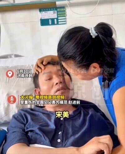 網民:丈夫是英雄,妻子是榜樣。(微博)
