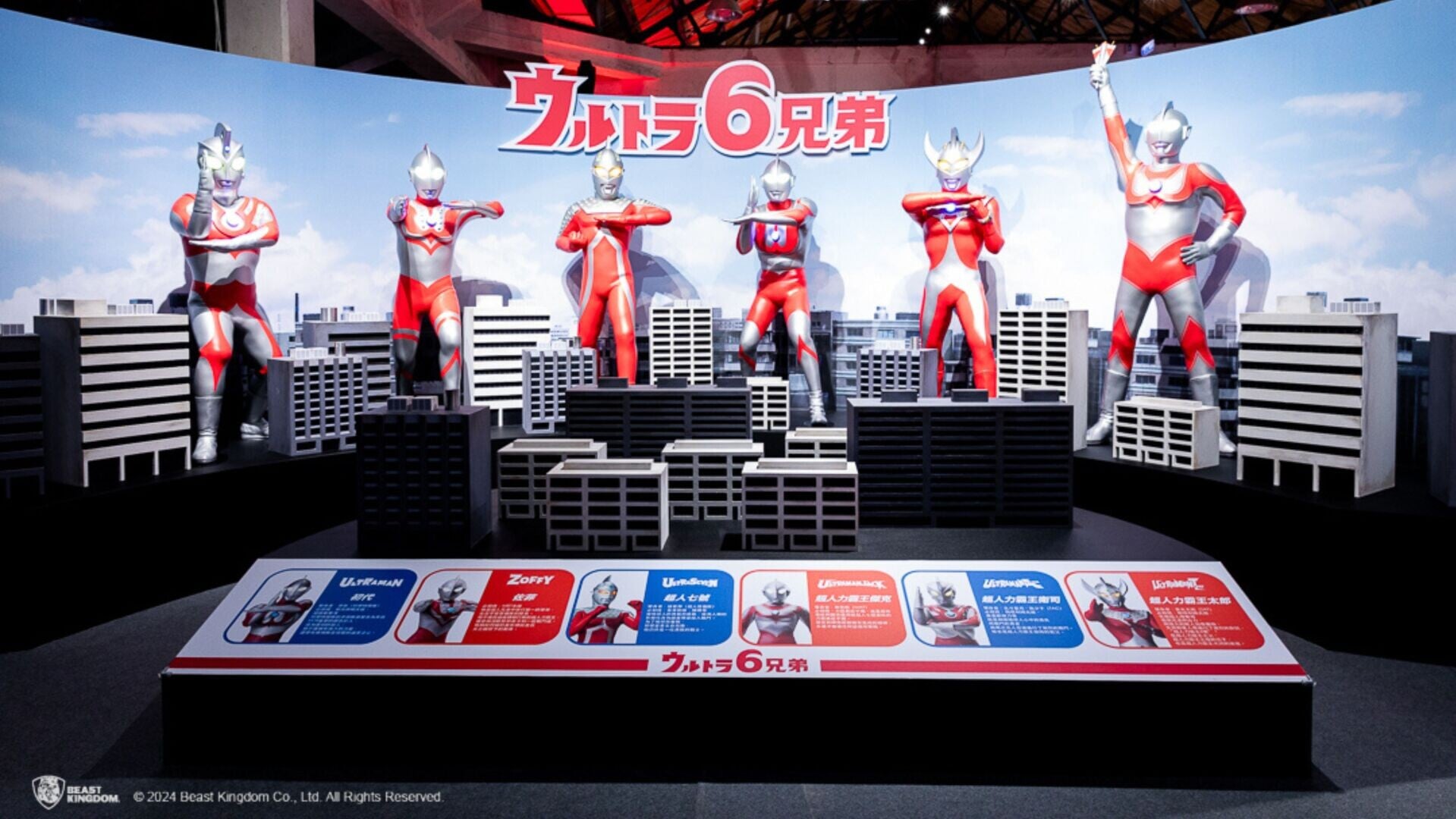 7月25日起《超人英雄展》香港站登陸旺角 INCUBASE Arena 近 30 套特攝珍貴皮套震撼列陣 超人六兄弟經典場景 (4)