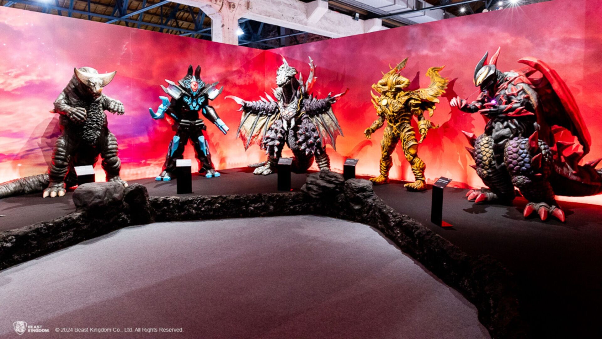 7月25日起《超人英雄展》香港站登陸旺角 INCUBASE Arena 近 30 套特攝珍貴皮套震撼列陣 超人六兄弟經典場景 (3)