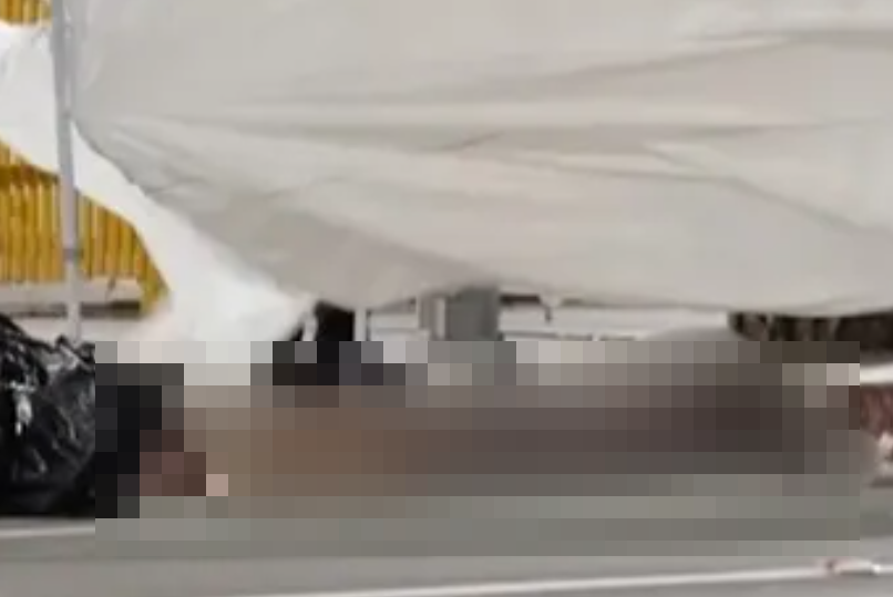 洛杉磯在今年3月曾發生一宗「當街自宮」的自殘事件,31歲男子薩瑟蘭(Ryan Dexter Sutherland)被發現全身刀傷,倒臥血泊身亡。經過多個月調查,警方在其體內驗出已達可致死分量的冰毒、安非他命及搖頭丸成分,身上有自插20多刀的痕迹,甚至把生殖器切斷,死因為失血過多。(網上圖片)