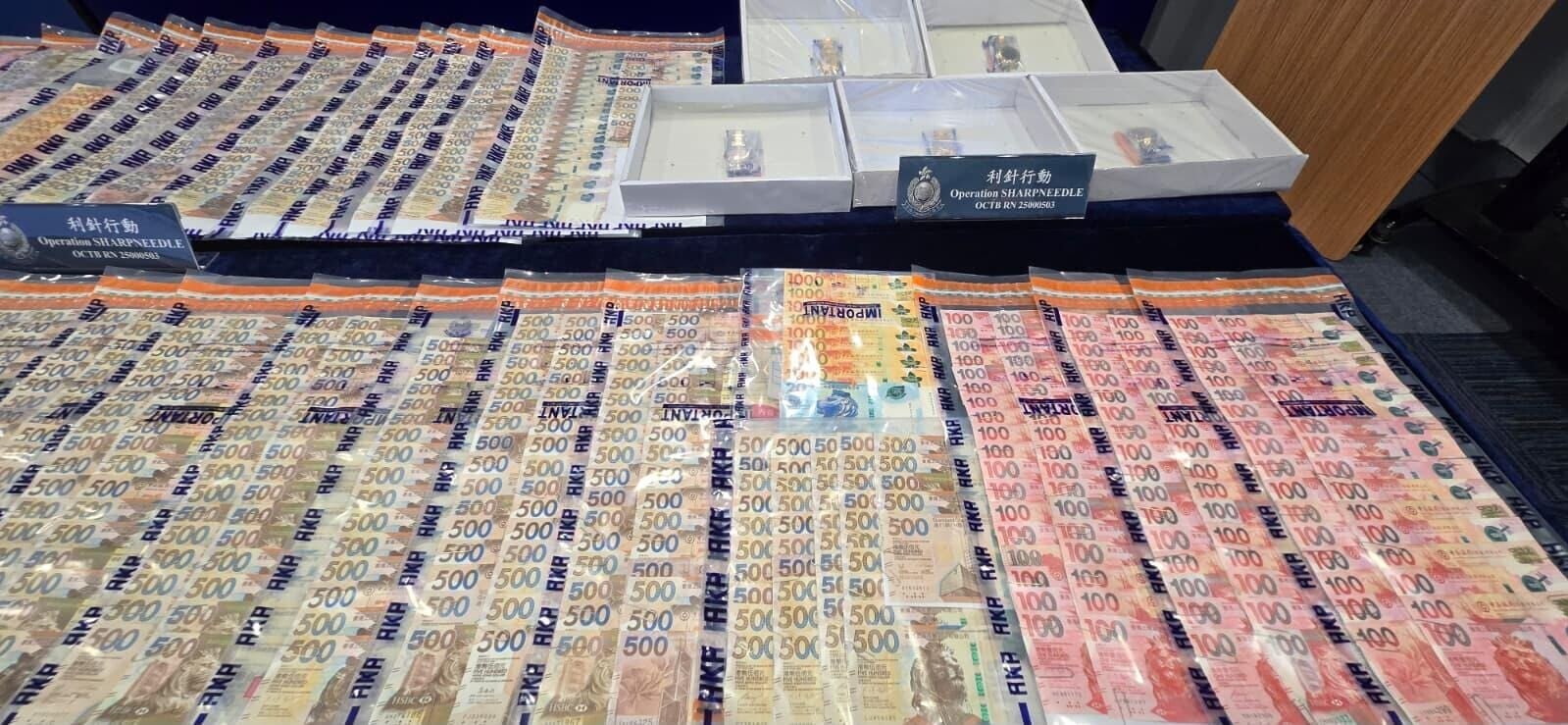 警方檢獲大批證物。