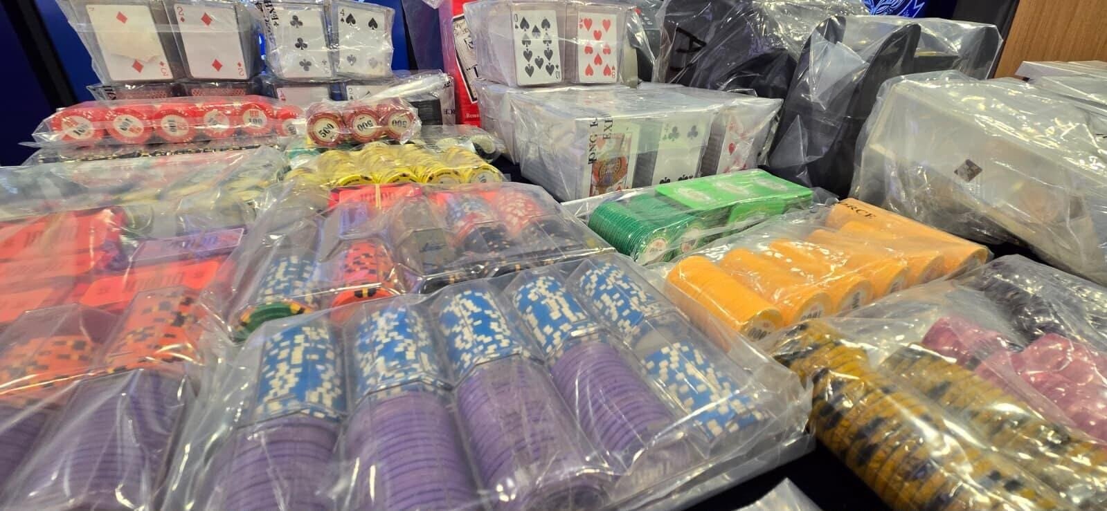 警方檢獲大批證物。