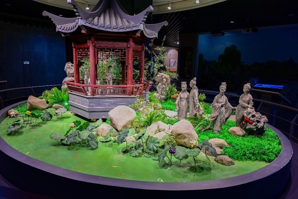 南京江寧織造博物館裏,展出《紅樓夢》大觀園微縮景觀。(圖片來源:視覺中國)