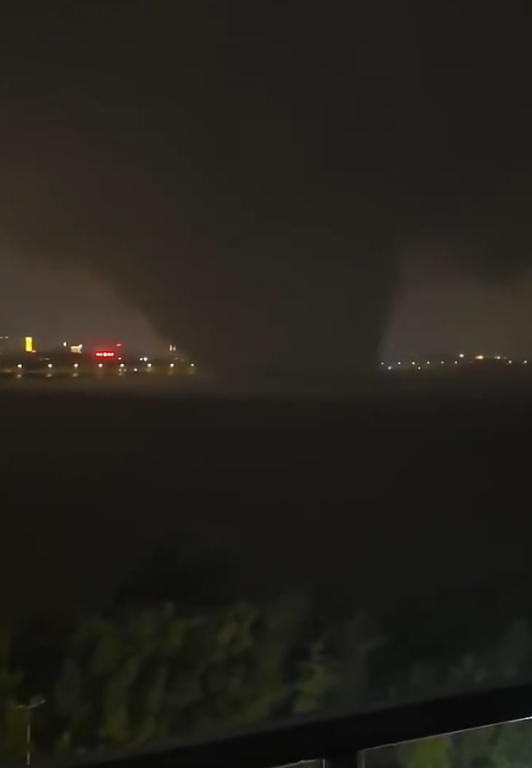 湖北東部遭遇強對流天氣,黃岡市等部分地方出現龍捲風,造成破壞。(影片截圖)
