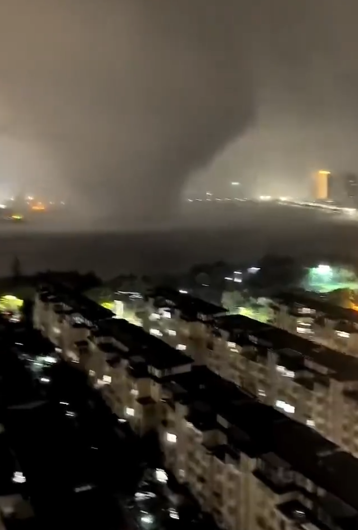 湖北東部遭遇強對流天氣,黃岡市等部分地方出現龍捲風,造成破壞。(影片截圖)