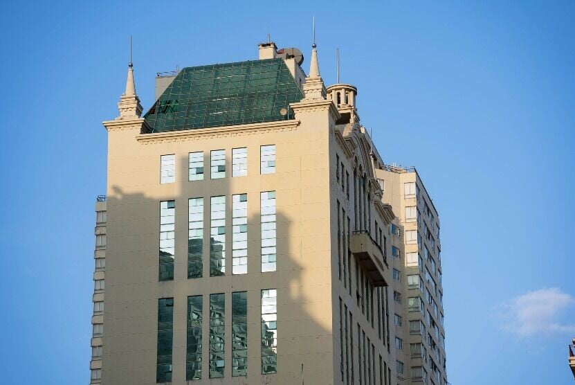 上海亞洲大廈是一座建於2007年的乙級寫字樓,地處南京東路商圈核心,毗鄰人民廣場和外灘。(圖片來源:視覺中國)