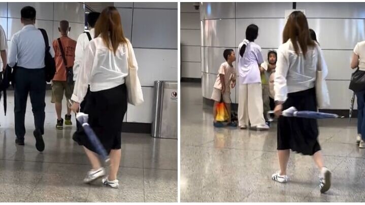 社交平台流傳影片，一名女子在港鐵中環站及香港站之間通道內站內橫向持傘走路，期間大幅度前後擺動如揮劍，幸當時站內人流不算密集，未有傷及他人。(Threads)