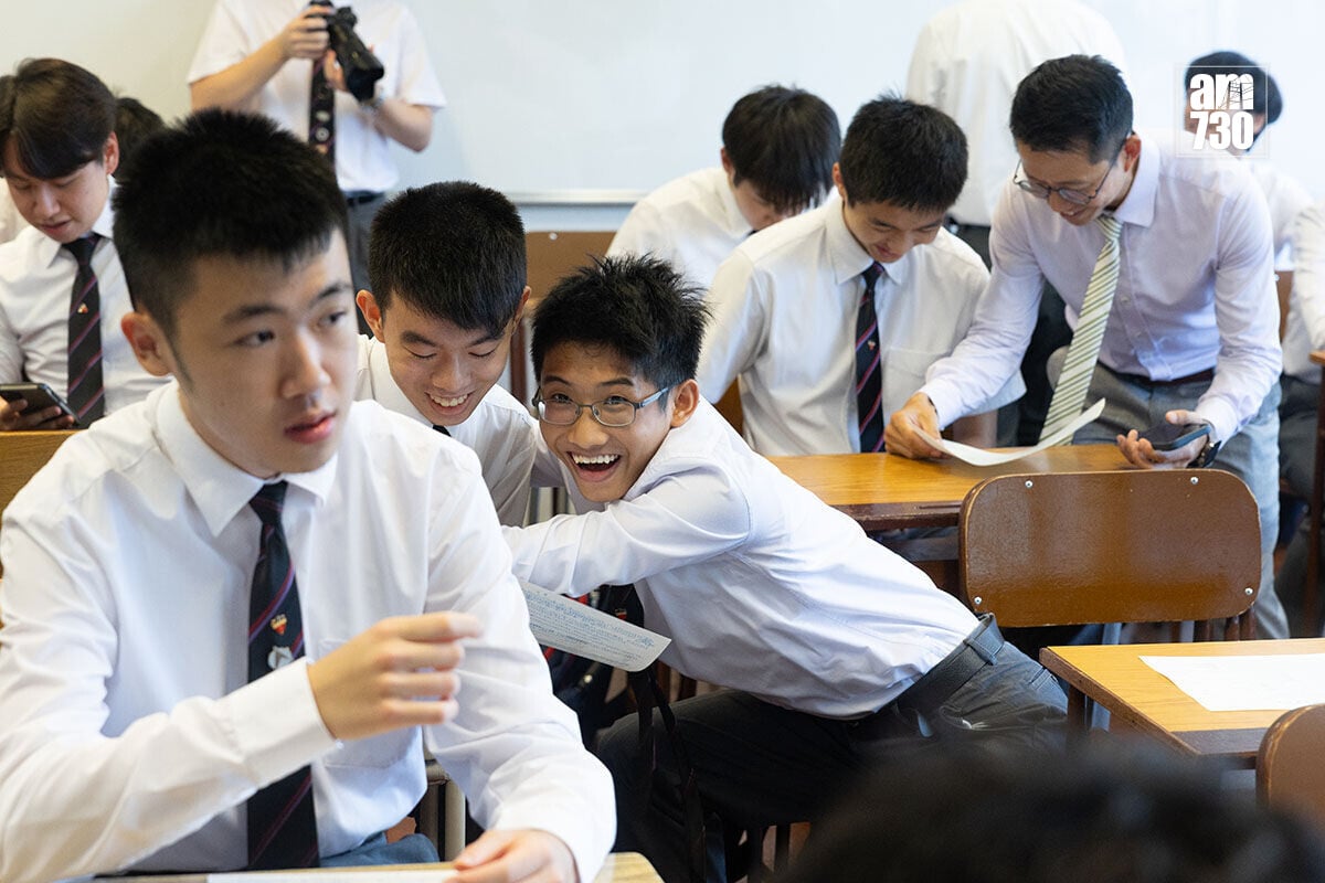 DSE考生下周三將迎來放榜日,圖為去年放榜情況。(資料圖片/蘇文傑攝)