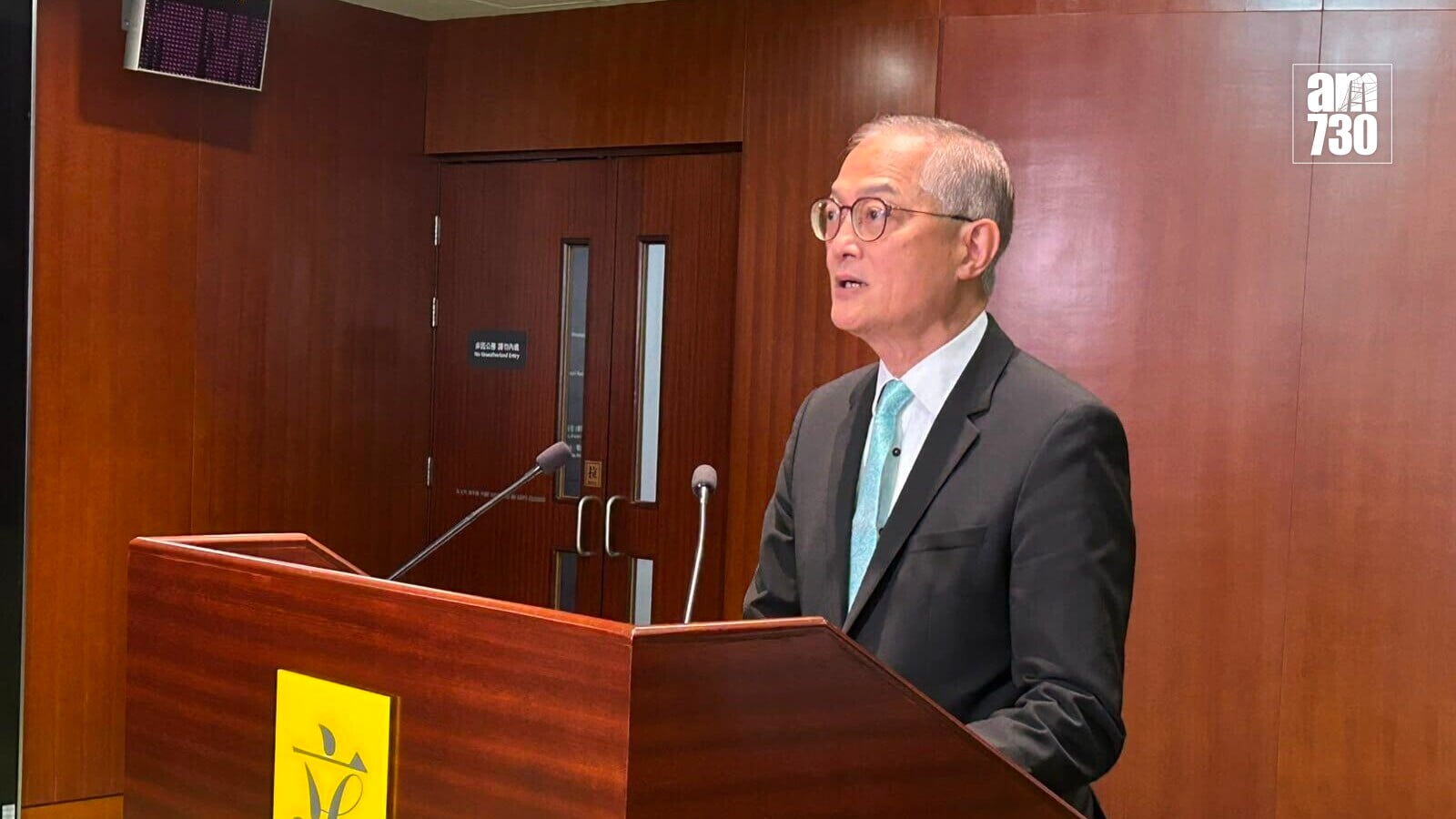 盧寵茂指希愈生殖醫學中心調亂胚胎樣本不尋常，通報時間亦不理想（陳芷晴攝）