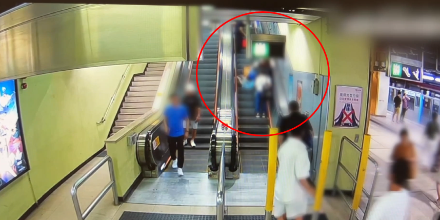 港鐵分享意外案例影片,包括有乘客攜帶嬰兒車時未使用升降機、使用買餸車時失平衡跌倒波及後方乘客、乘客禮讓他人通行時失足向後跌倒引發意外。(港鐵圖片)