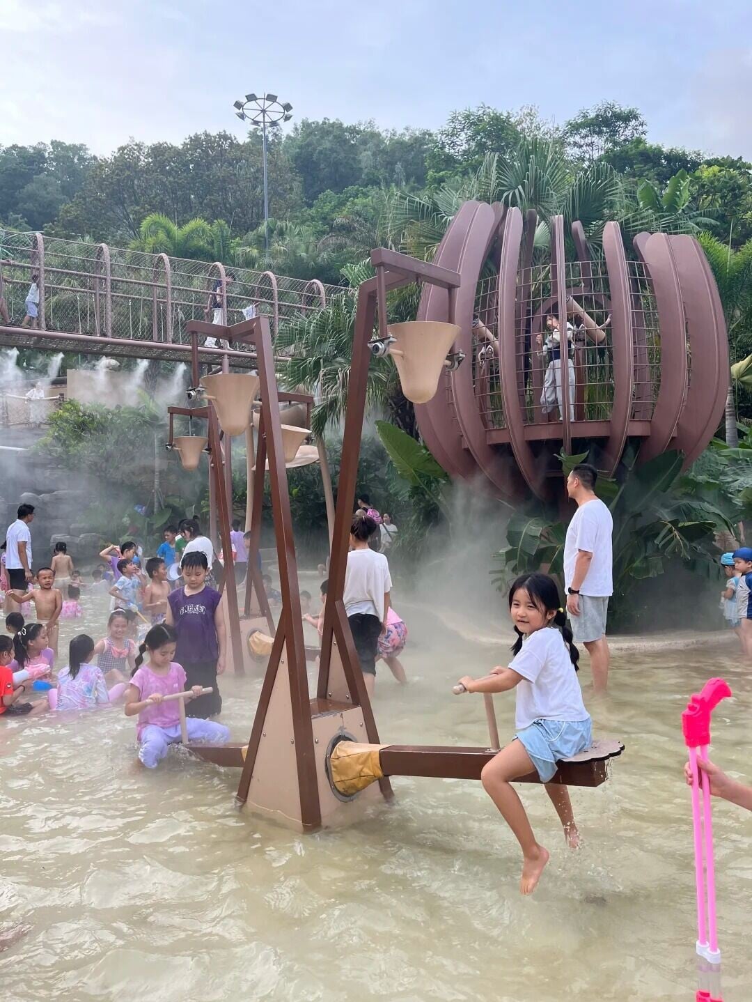 深圳的龍崗兒童公園,內設免費水上樂園「魔力水圈」(相片來源:是碧碧吖@小紅書)