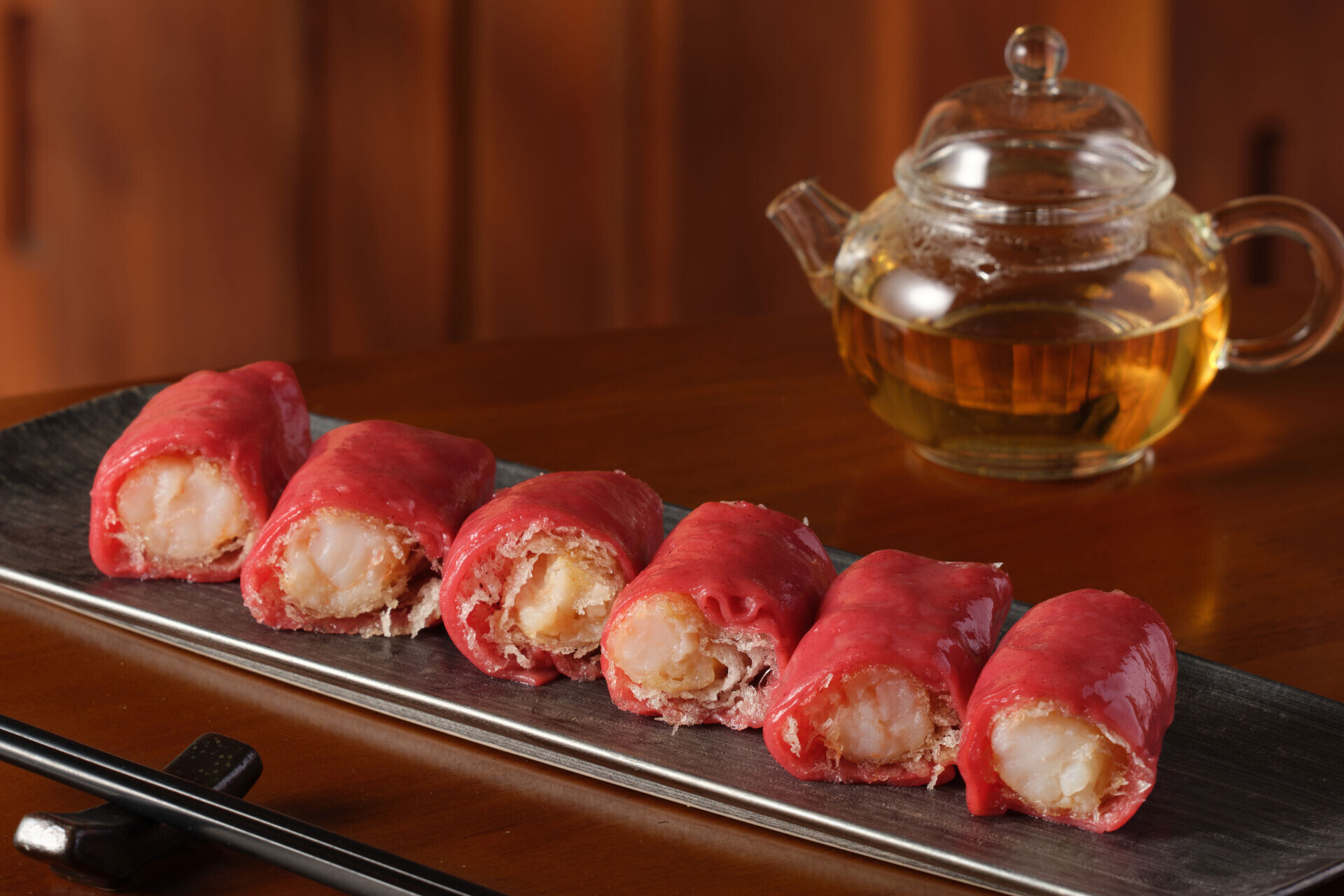 Steamed Brown Rice Rolls with Deep fried Crispy Prawns 脆蝦紅米腸粉