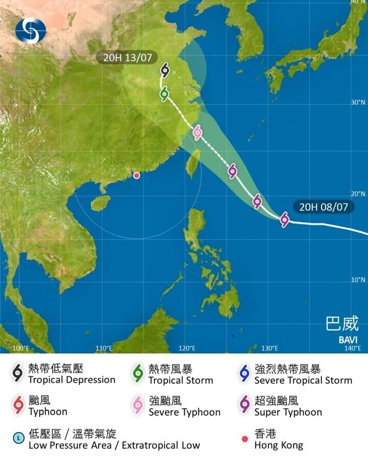 超強颱風「巴威」目前集結在台北東南約1540公里處,並正以時速約18公里向西或西北偏西移動。