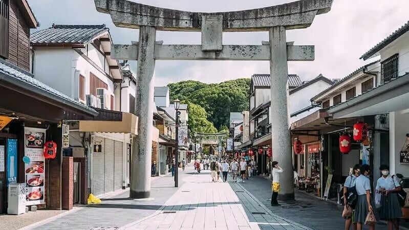 福岡縣推出海外旅客住宿補助，每人每晚最多減3000日圓。(X)