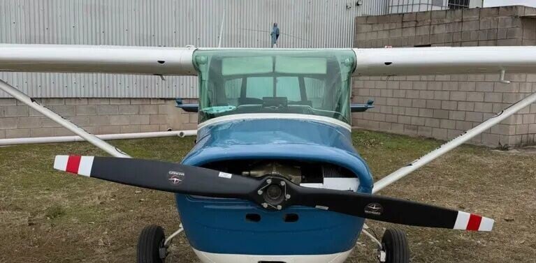 同款塞斯納C-150(Cessna C-150)輕型飛機。(X)
